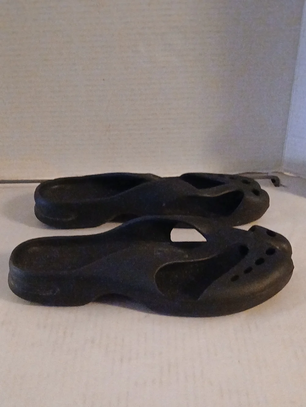 The Unbranded Brand lightweight black